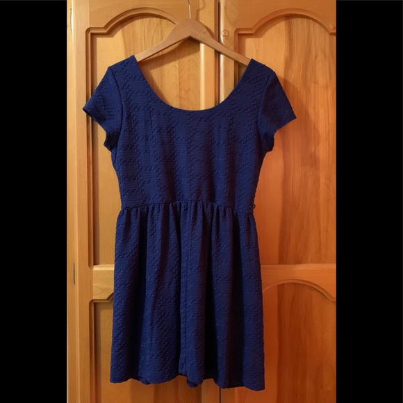 Lily Rose Dress - Picture 7 of 8